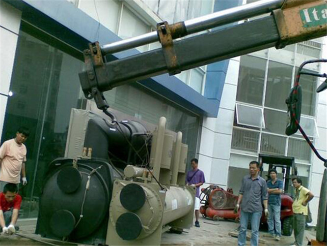 金华市随车吊和汽车吊的核心区别是什么？哪种更省钱？